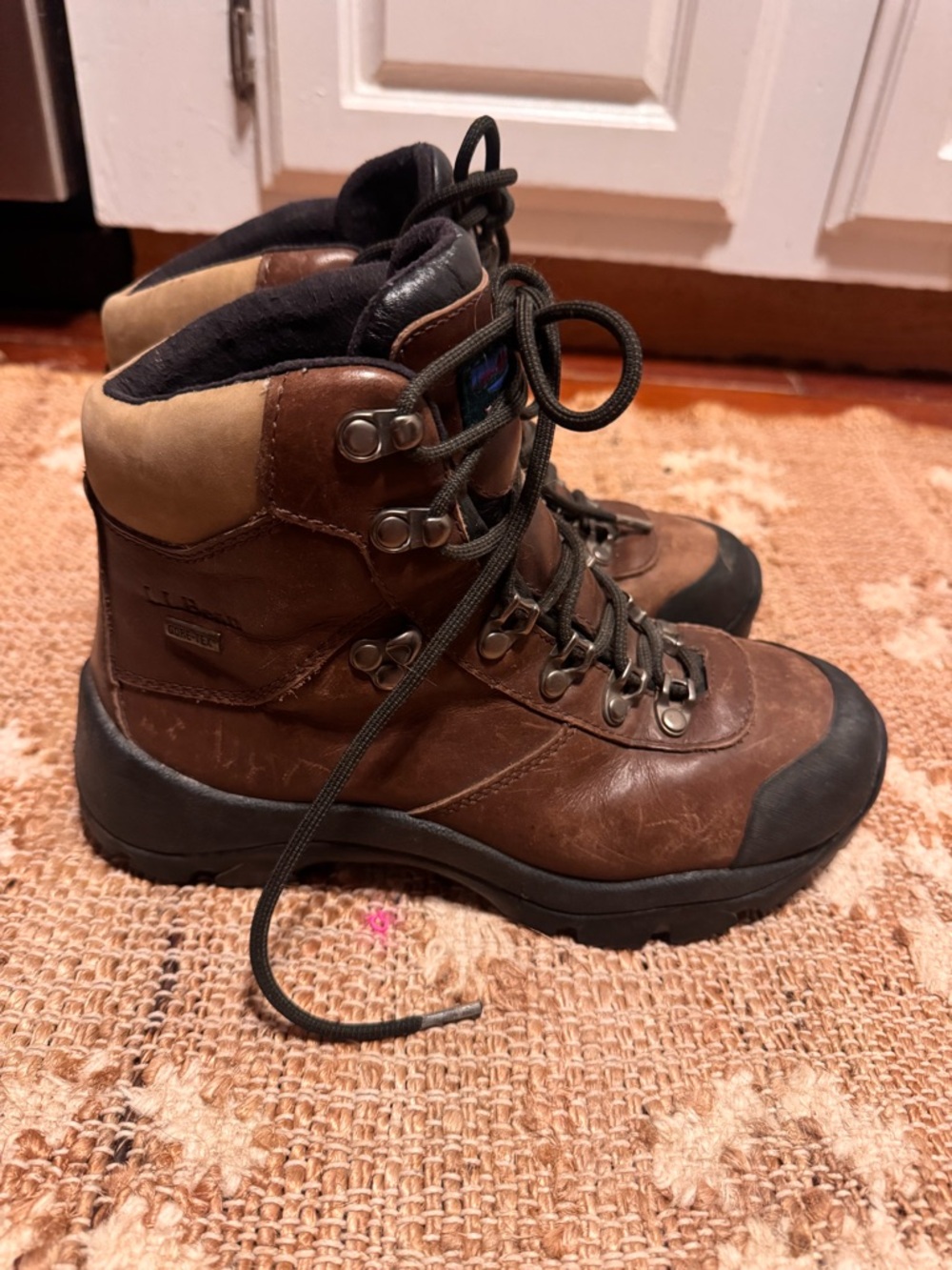 LL Bean Womens Hiking Boot Goretex Size 7.5 wide WATERPROOF - Picture 2 of 10